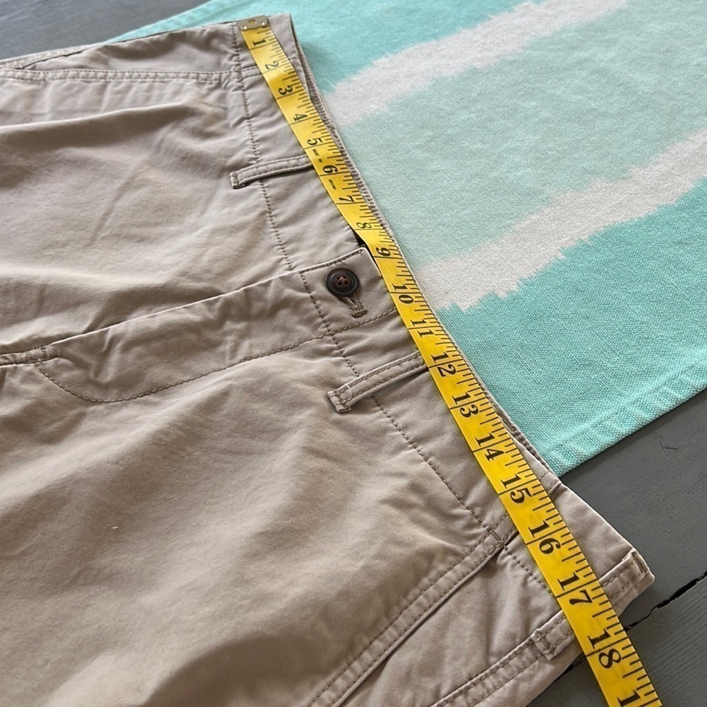 Express Men’s Classic Fit Khaki Flat Front At-The-Knee Shorts Size 33 - Picture 8 of 10